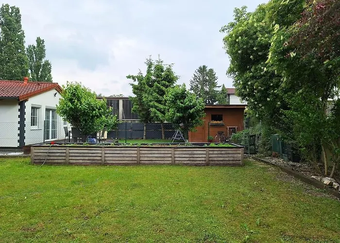 Gartenhaus Am Stadtrand Von Wien Mit Parkplatz